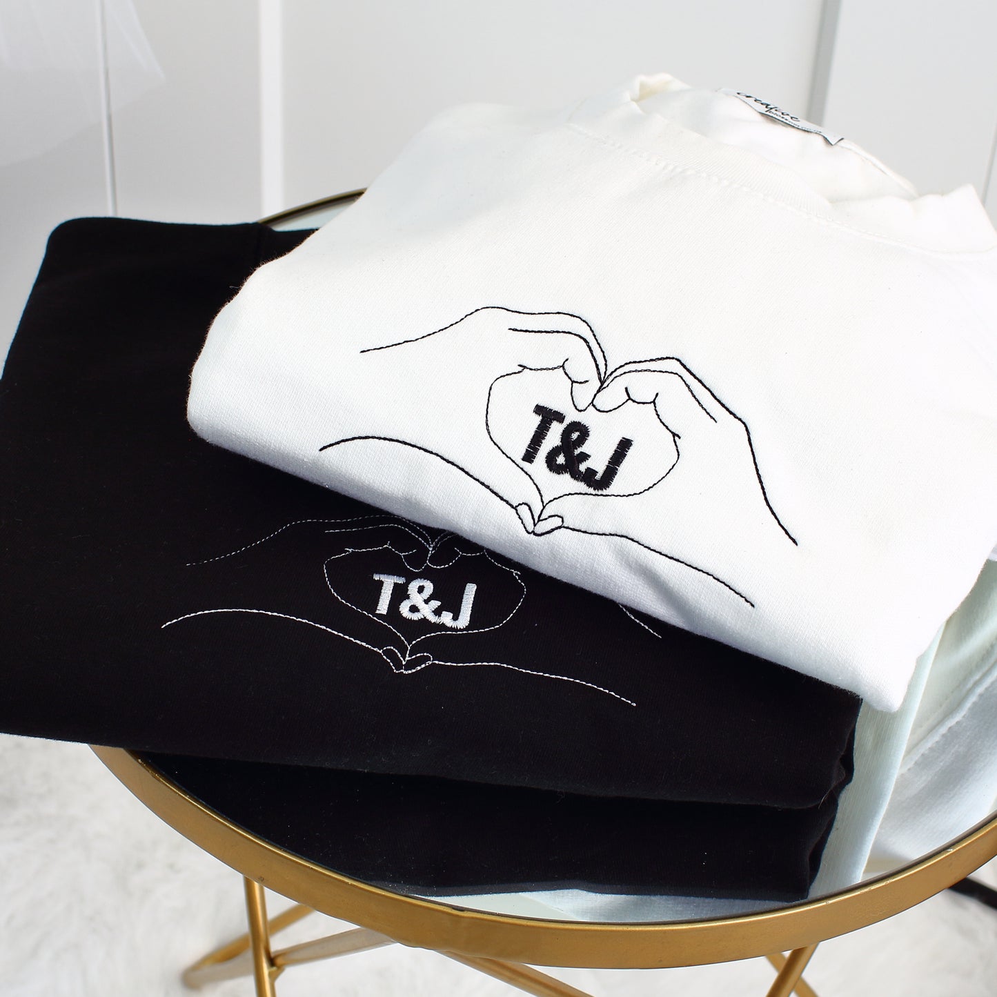 Line-art Sweatshirt - Let's make a heart