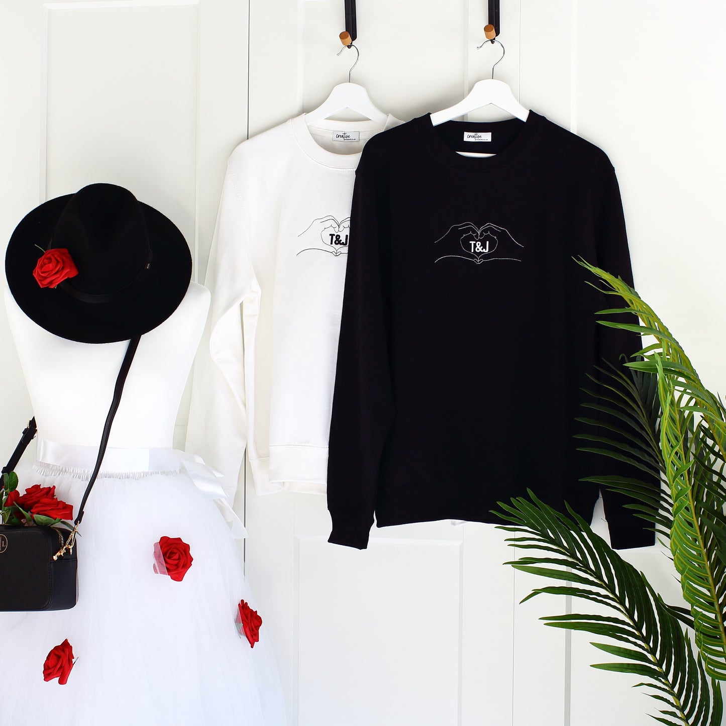 Line-art Sweatshirt - Let's make a heart