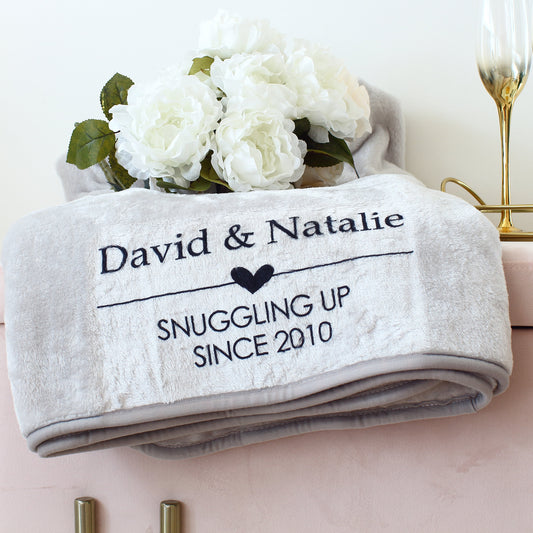Printed Blanket - Couples snuggle
